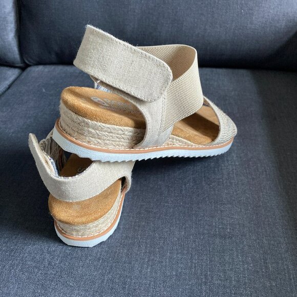 BOBS from Sketchers Wedge Sandals Tan Size 9W EXCELLENT Condition - Picture 5 of 7